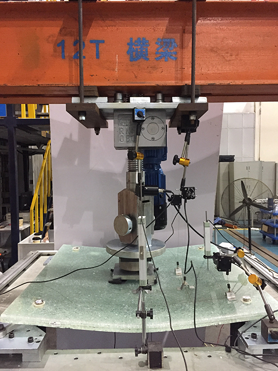  post-breakage performance of pre-cracked laminated glass plates - Advances in Engineering