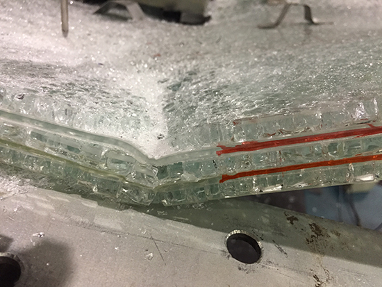 Experimental investigation into the post-breakage performance of pre-cracked laminated glass plates - Advances in Engineering